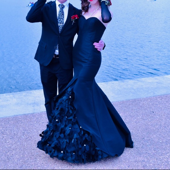 Camilla La vie black dress with flowers at the bottom no alterations size 4 - Picture 1 of 3